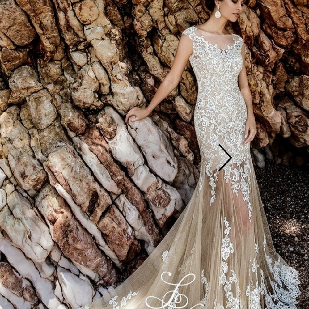Elegant Lace Wedding Gown. International Designer-European Production